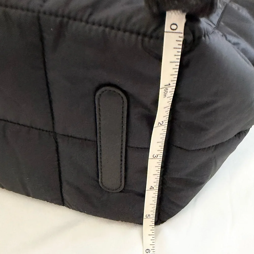 Lululemon Quilted Grid Small Tote, Black - Picture 16 of 16